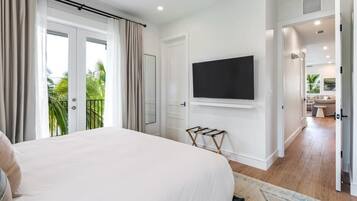 6 bedrooms, iron/ironing board, WiFi, bed sheets