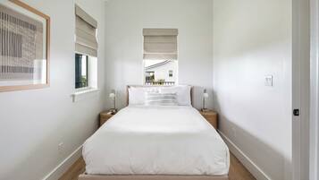6 slaapkamers, een strijkplank/strijkijzer, wifi, beddengoed