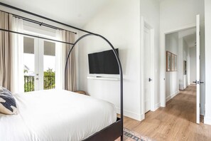 6 quartos, ferros/tábuas de passar roupa, Wi-Fi, roupa de cama