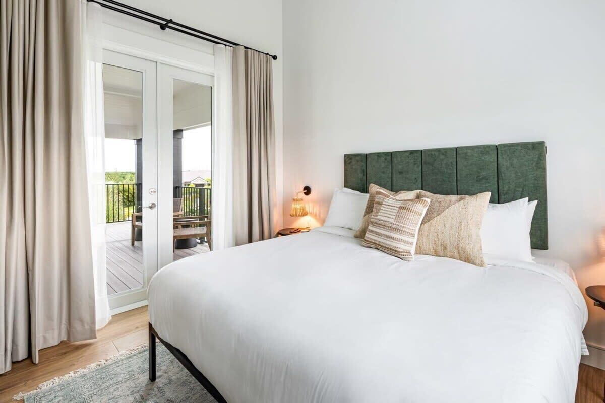 6 slaapkamers, een strijkplank/strijkijzer, wifi, beddengoed