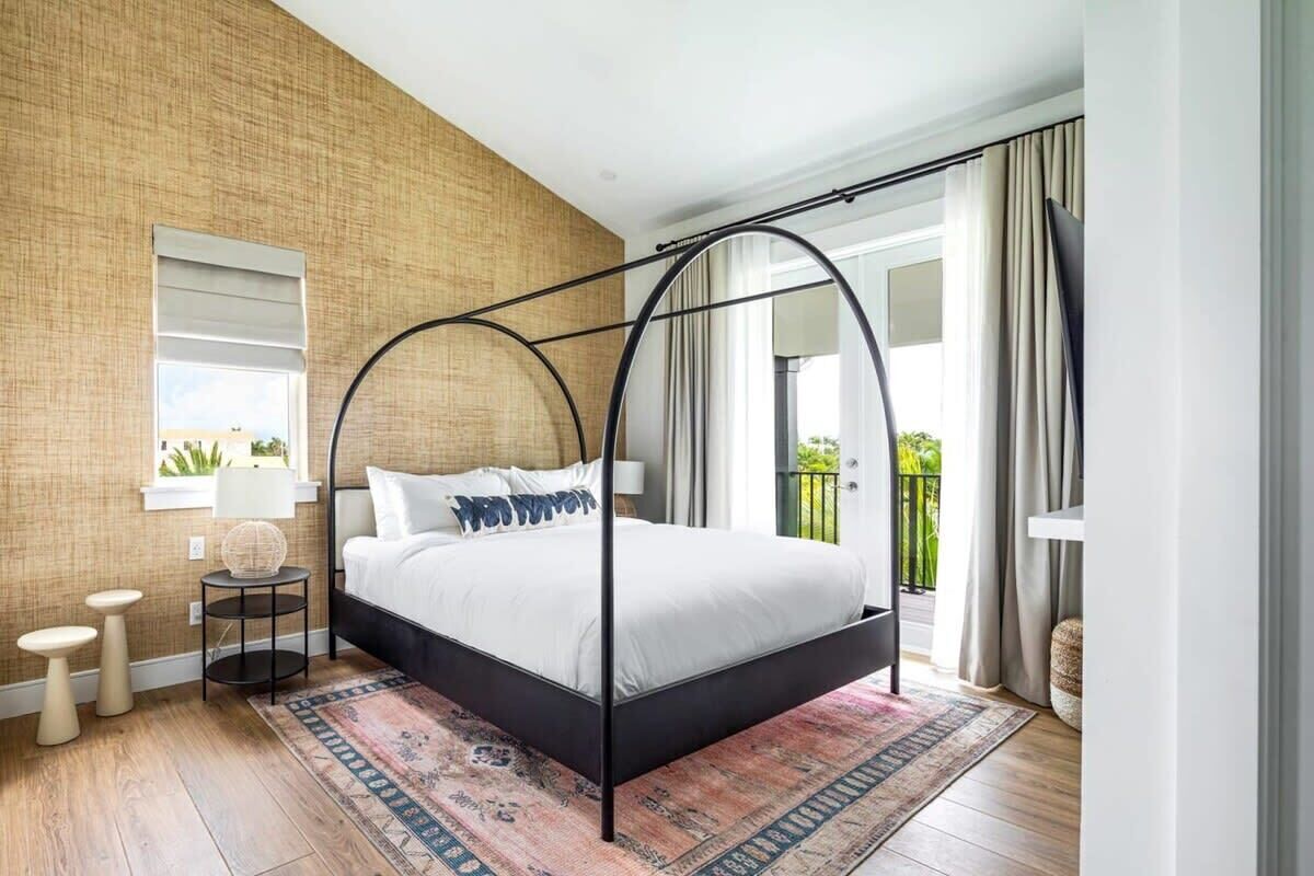 6 slaapkamers, een strijkplank/strijkijzer, wifi, beddengoed