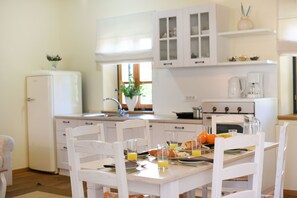 Køleskab, mikrobølgeovn, ovn, opvaskemaskine