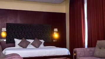 Luxury Room | 1 bedroom, in-room safe, iron/ironing board, free WiFi