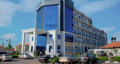 DĂJĂ VU HOTEL AND SUITES
