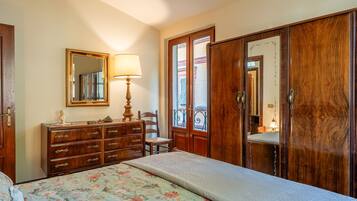 2 chambres, fer et planche Ă repasser, Wi-Fi, draps fournis