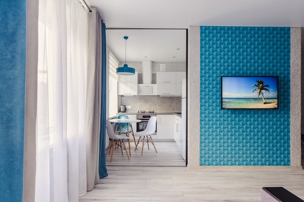 Apartemen Comfort | Dapur pribadi | Lemari es besar, oven, kompor, dan ketel listrik