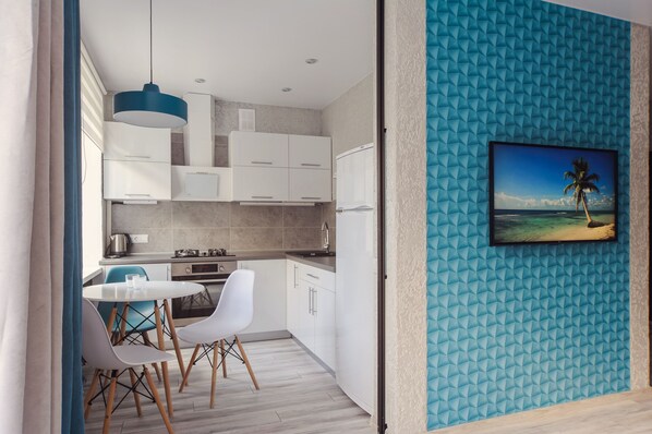 Apartament Comfort | Sala d'estar | Televisor de pantalla plana de 42 polzades amb canals per cable 