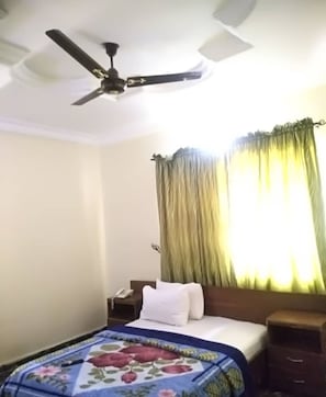 Basic Studio | Individually decorated, individually furnished, desk, laptop workspace - Sycamore Royals Hotel Jahi (Abuja)
