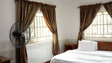 Decoración personalizada, muebles diferentes y escritorio