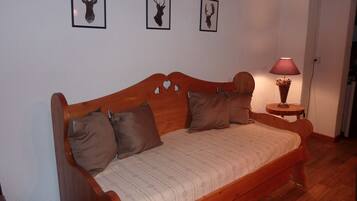 1 chambre, fer et planche à repasser, Wi-Fi gratuit, draps fournis