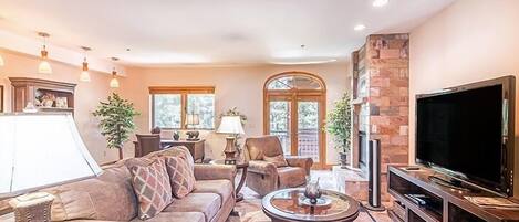 Condo, 2 Bedrooms | Living area