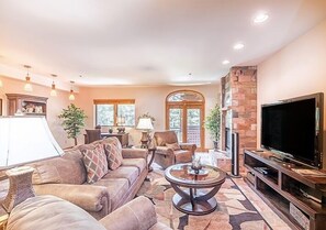 Condo, 2 Bedrooms | Living area