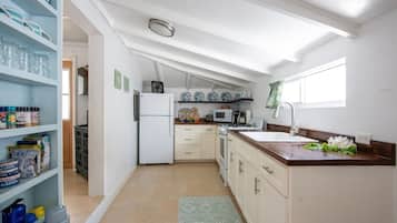 Cottage, 1 Bedroom | Dapur peribadi | Peti sejuk, ketuhar, pembancuh kopi/teh, pembakar roti
