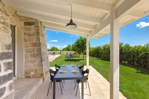 Villa | Terrace/patio