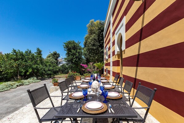 Outdoor dining