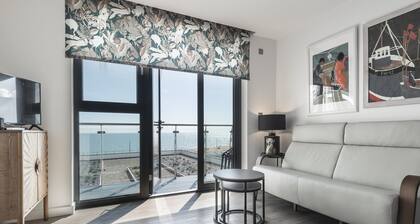 Beachside -Brand new 2 bed apartment with sea view & parking