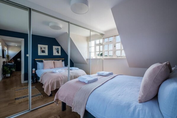 1 chambre, fer et planche à repasser, accès au Wi-Fi (inclus)