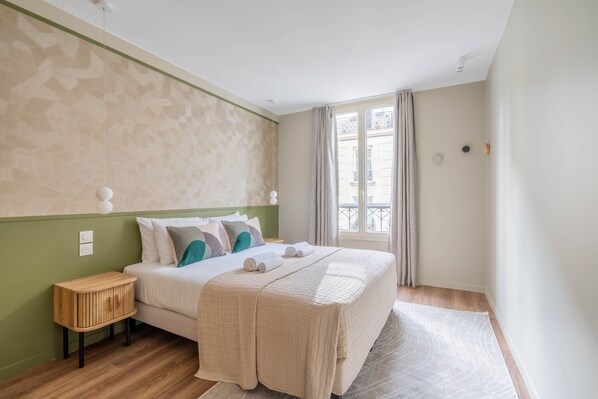 2 bedrooms, iron/ironing board, WiFi, bed sheets - Le Belleville Chic (Paris)