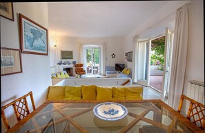 Villa | Dining room