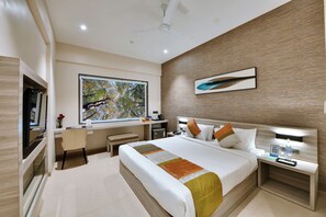 Premium-Zimmer | 1 Schlafzimmer, hochwertige Bettwaren, Zimmersafe, Schreibtisch