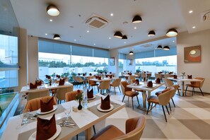 Dining - Click Hotel Pithampur (Dr. Ambedkar Nagar)