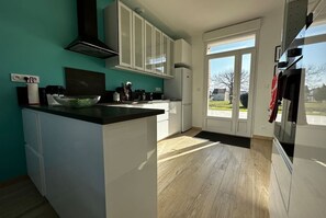 Fridge, microwave, oven, stovetop - Clos Allegria Amboise (Amboise)