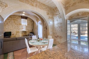 Dining - Kikka - Xaghra Holiday Home (Ix-Xaghra)
