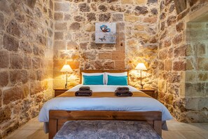 3 chambres, fer et planche à repasser, draps fournis
