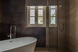 Baignoire, serviettes fournies
