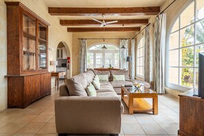 TV, fireplace - Sinjura - Xaghra Holiday Home (Ix-Xaghra)