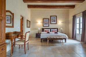 3 bedrooms, iron/ironing board, bed sheets - Sinjura - Xaghra Holiday Home (Ix-Xaghra)