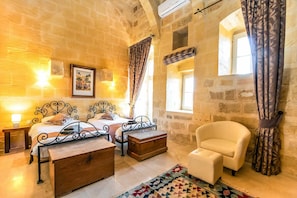 3 bedrooms, iron/ironing board, bed sheets