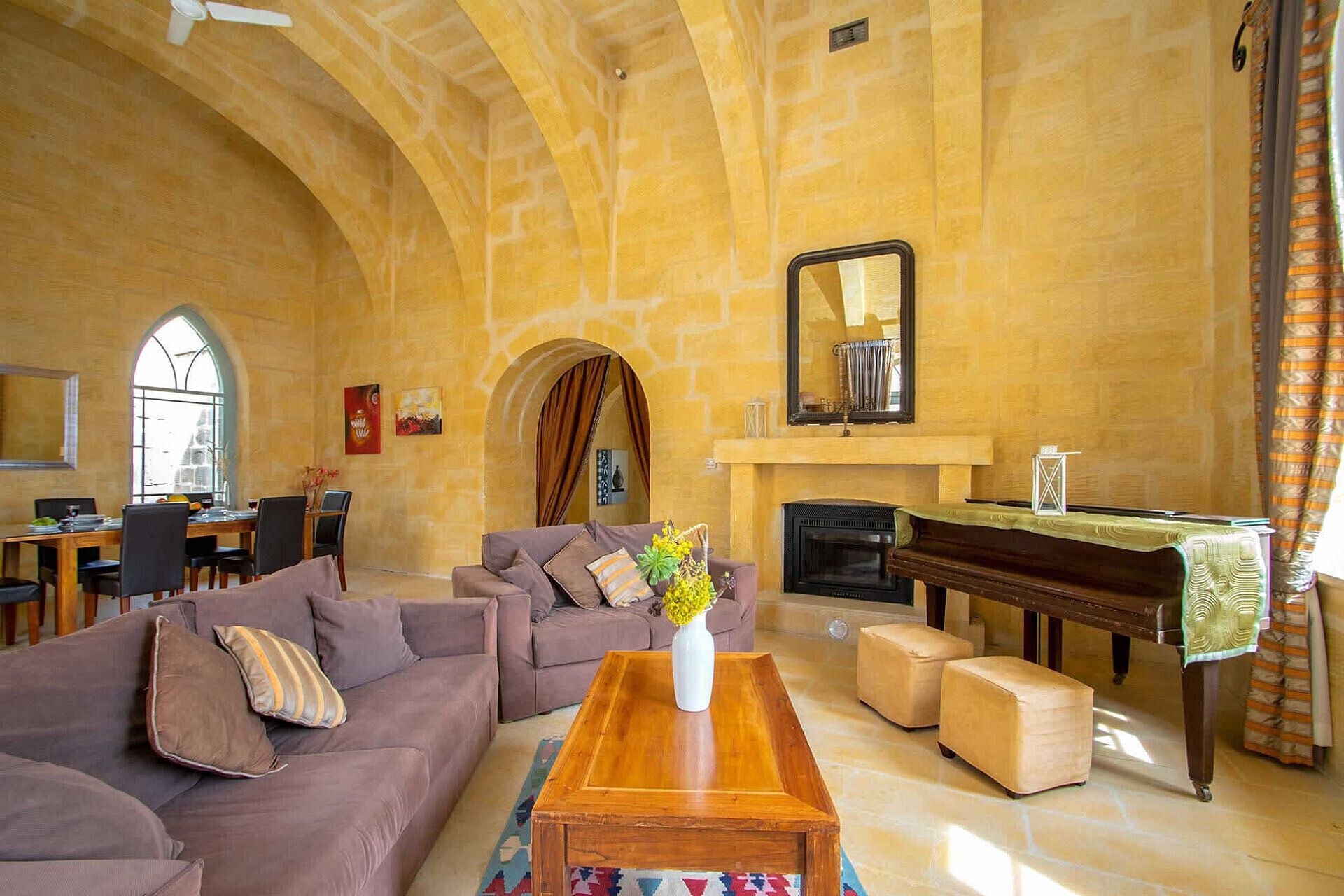 TV, fireplace