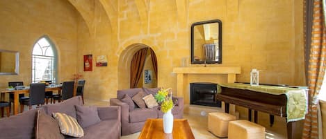 TV, fireplace