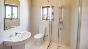 Baignoire, serviettes fournies