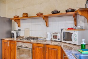 Refrigerador, microondas, horno y lavavajillas