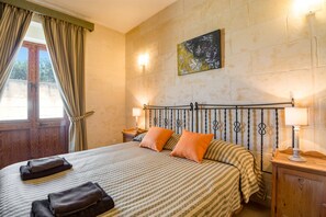 3 bedrooms, iron/ironing board, bed sheets