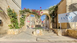 A private entrance with a stone archway, a 'No Parking' sign, and a 'Private Residents Only' sign. - Villagg tal-Fanal - 2BDR (L-Ghasri)