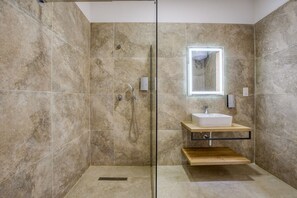Bathtub, towels - Villagg tal-Fanal - 4BDR (L-Ghasri)