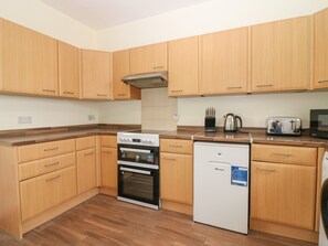 Refrigerador, lavavajillas, tetera/pava eléctrica, tostadora