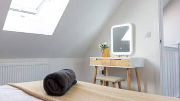 4 bedrooms, desk, iron/ironing board, travel cot