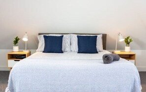 4 Schlafzimmer, Schreibtisch, Bügeleisen/Bügelbrett, Reisekinderbett