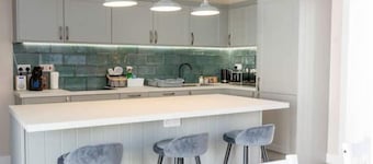 Stylish 4 Bed, newly renovated home in Nottingham