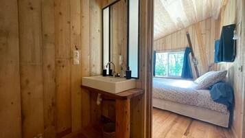 Secador de pelo, papel higiénico