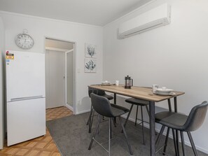 Dining - Gold'n Thames - Thames Holiday Home (Thames)