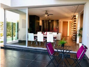 Outdoor dining - Bali zen Moderno (Jarana)