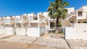 A residential building with multiple balconies, a palm tree, and a gated entrance. - 3590 Charà by Barbarhouse (Ugento)