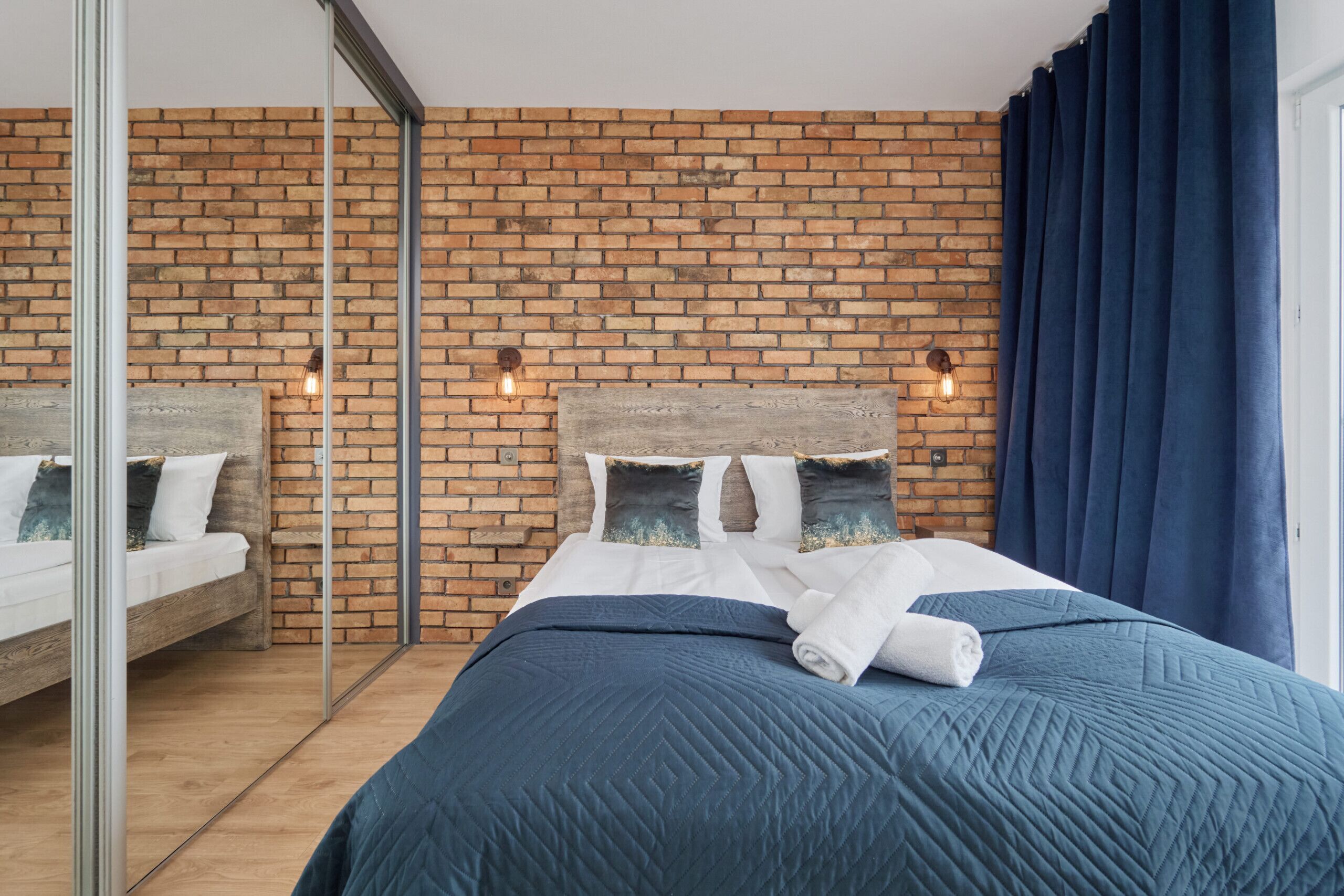 1 bedroom, bed sheets