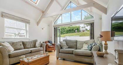 4 bedroom accommodation in St Just-in-Roseland, near St Mawes