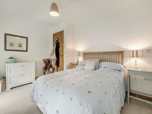 4 bedrooms, WiFi (free), bed sheets